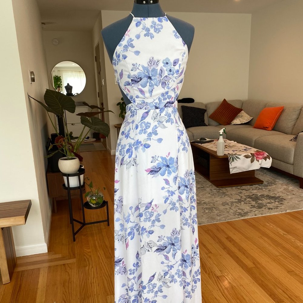 Fame & Partners - Beautiful chiffon summer maxi dress with a front slit